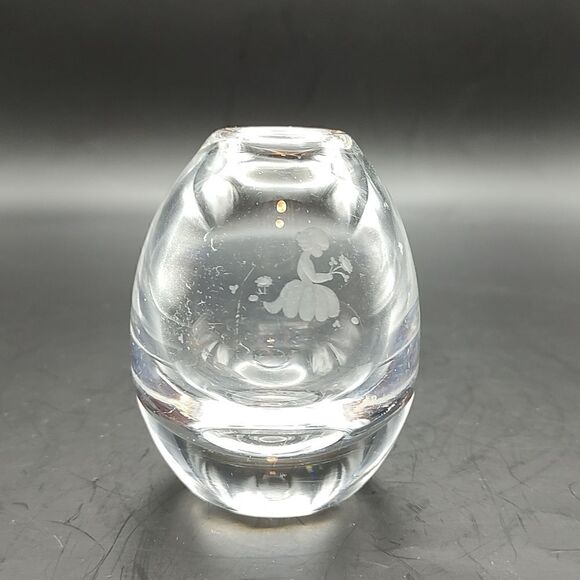 Vintage Maleras for M Swedish Glass Etched Girl in Flower Garden Bud Vase Signed - Picture 3 of 7